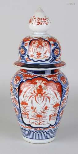 19th Century Imari porcelain covered vase with floral