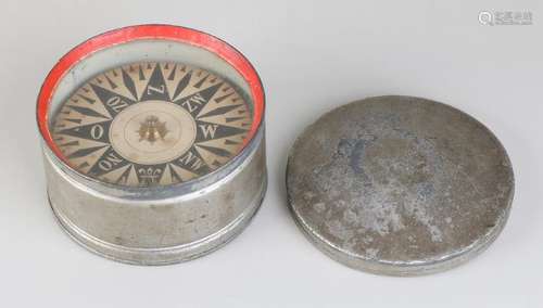 Antique tin lid compass. Circa 1900. Unnoticed. Size: 7