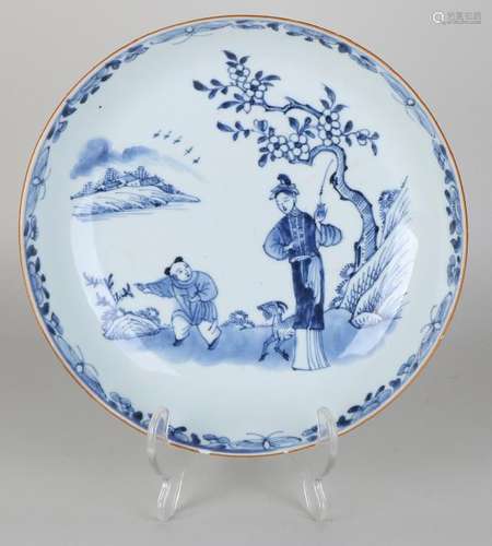 18th Century Chinese porcelain deep dish with figures