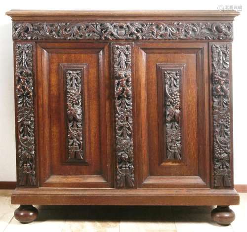 Renaissance cupboard. 1719. With very nice carving. In