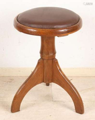 Oak piano stool with brown leather seat ca. 1920 cond