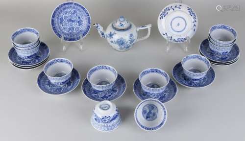 Thirteen parts of antique Chinese porcelain. Consisting