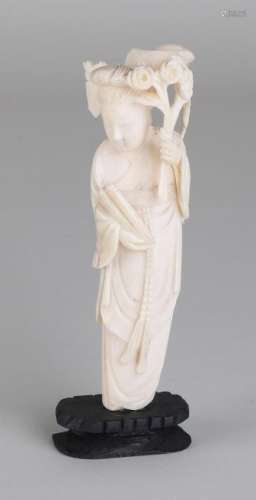 Antique Japanese ivory okimono figure. Geisha with