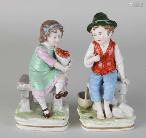 Two antique porcelain figures. Naples. N with crown.