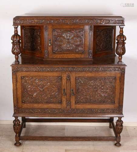 Antique English oak wood Tudor-style sideboard. Circa