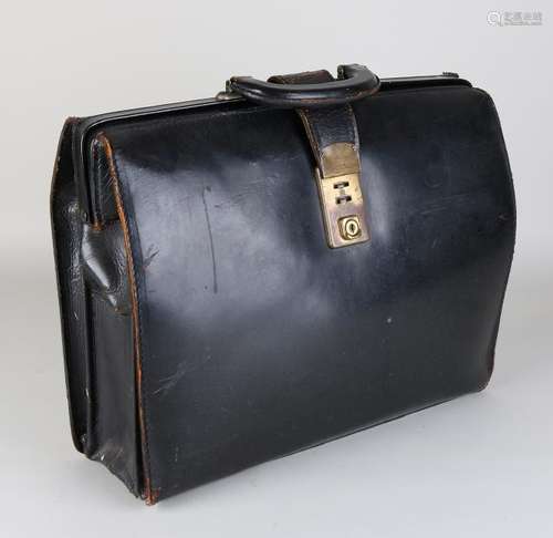 Antique black leather briefcase. Circa 1920. Size: 35 x