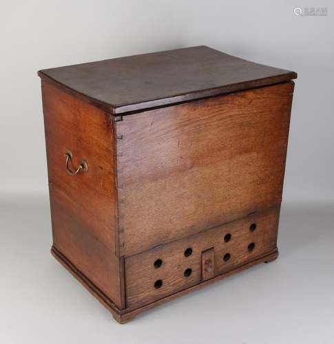 Early 19th century oak wood keep with chest drawer and