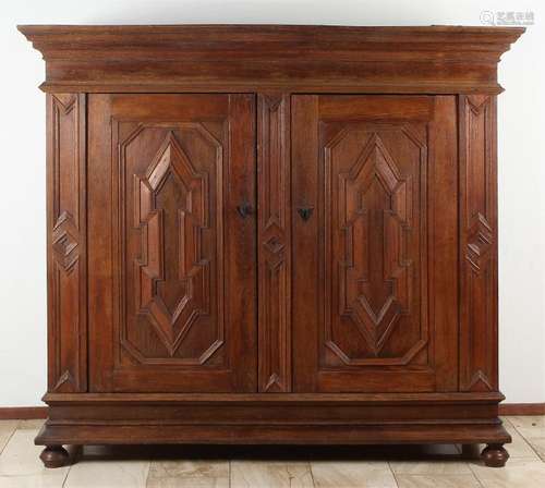 Oak two-door wardrobe. Circa 1800. With pointed door