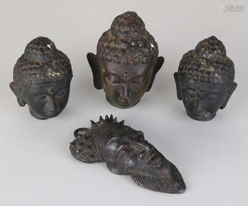 Four Oriental bronze figures. Consisting of: Three