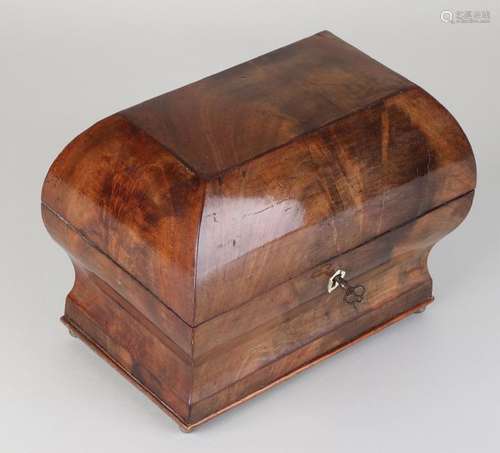 Early 19th century shellac polished liquer cask without