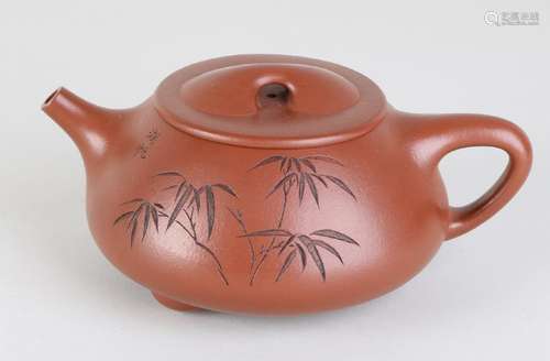 Beautiful old / antique Chinese Yixing teapot with