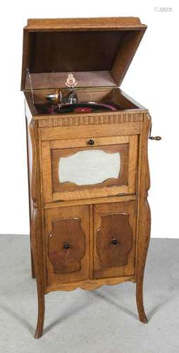 Antique oak gramophone case. Circa 1920. Size: 110 x 47