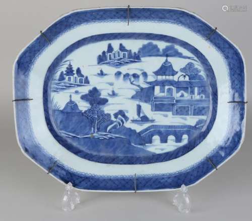 Large 18th century Chinese porcelain Queng Lung meat