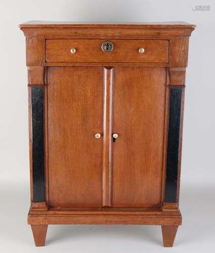 Dutch oak miniature model Vertiko. Circa 1820. Size: 60