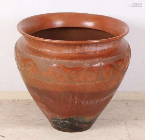 Large ceramic garden vase. Late 20th century. Size: 61