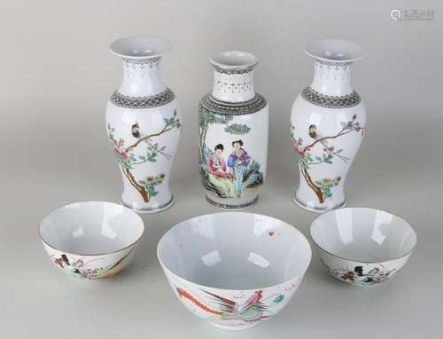 Six times old / antique Chinese porcelain. Consisting