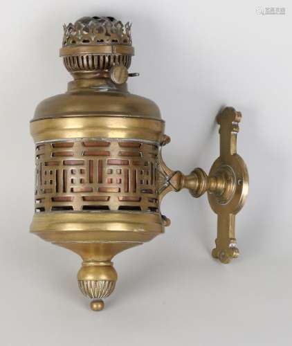 Antique brass petroleum wall lamp. Circa 1880. Size: 22