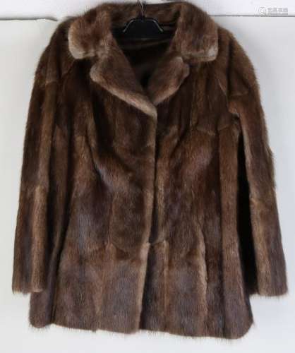 Short ladies mink coat. Size: 75 cm. In good condition.