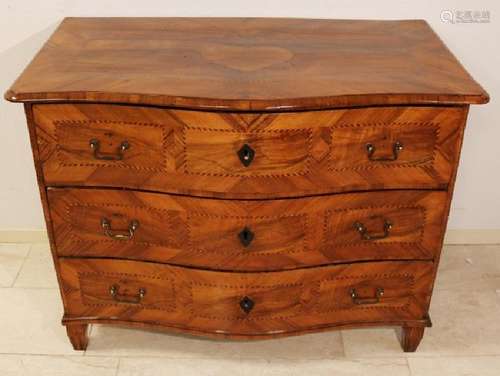 German walnut Baroque chest of drawers with