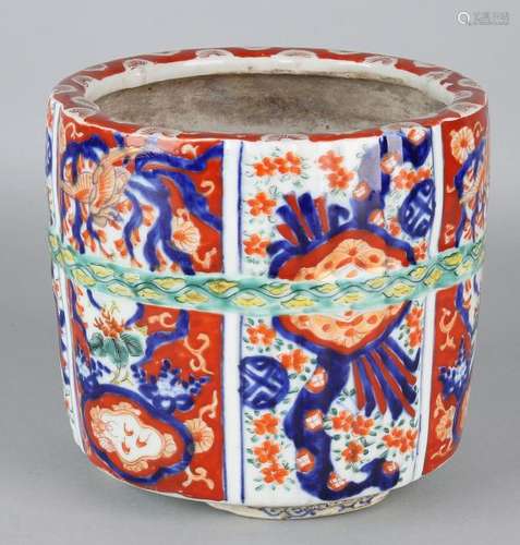 Antique Japanese Imari porcelain flower pot. Size: 16 x