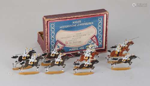 Box with ten antique German painted tin figures. No.