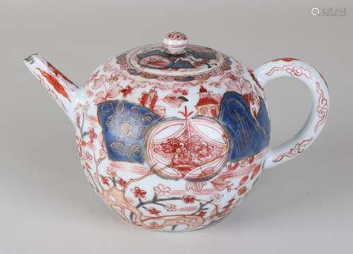 18th Century Chinese porcelain Imari draw pot with