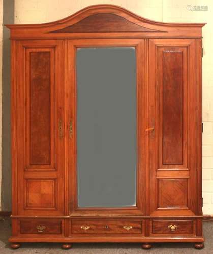 Three-door wardrobe with a cut mirror in the middle.