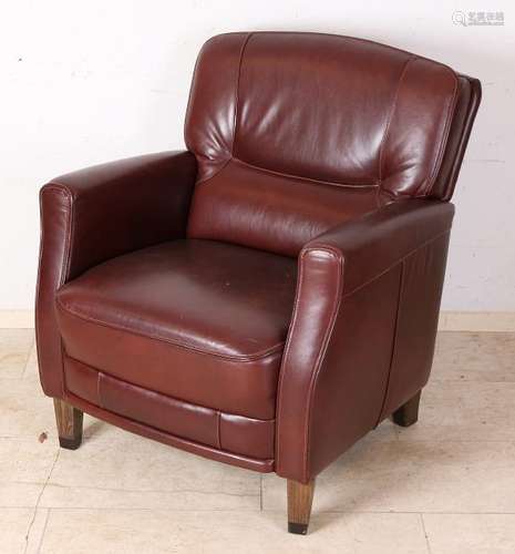 Modern leather armchair. 21st century. Size: 90 x 75 x