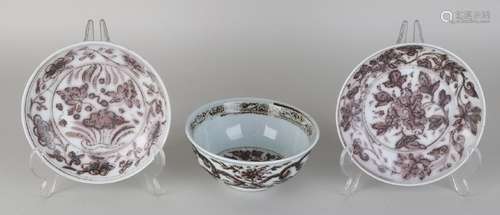 Three parts old / antique Chinese porcelain. Consisting