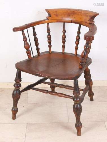 Early 19th century English elm wood Windsor armchair