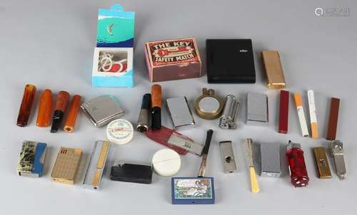 Lot with various lighters and accessories from