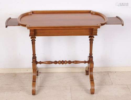 Antique German walnut Gründerzeit tea table with