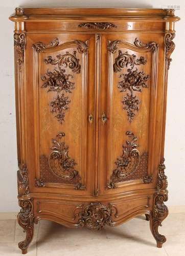 Beautiful 19th century walnut Louis Philippe