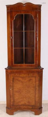 English carrot corner display case. Style furniture.