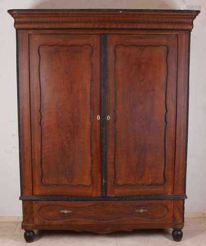 Dutch farmers Biedermeier pine wood linen cupboard in