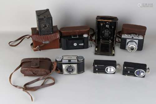 Lot of old cameras. 20th century. Among others: Twice