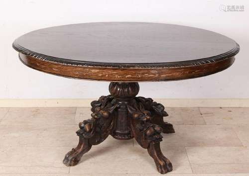 Antique oak-wooded fox-head table about 1870, et 4 fox