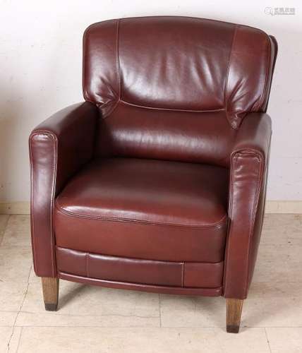 Modern leather armchair. 21st century. Size: 90 x 75 x