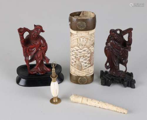 Five parts China / Japan. 20th century. One wood-stung