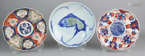 Three times Japanese porcelain plates. Twice Imari,