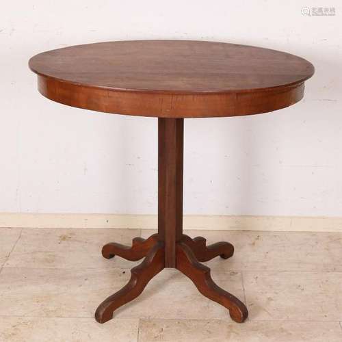 19th Century mahogany side table on four-legged leg.