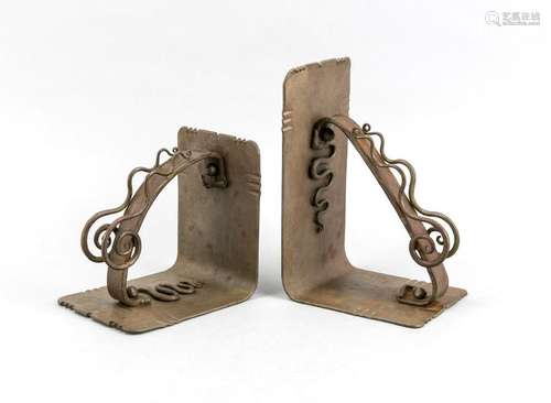 Two asymmetrical wrought iron bookends. Circa 1930 -