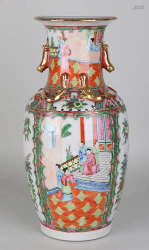 Large old Chinese porcelain Cantonese vase with Family