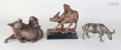 Three old / antique Oriental figures. Consisting of two