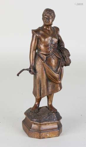 Bronze figure. Farmers woman. By H. Plé.