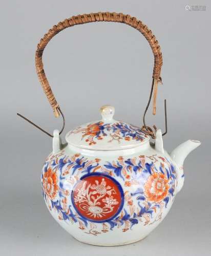 Large 19th century Japanese Imari porcelain teapot with