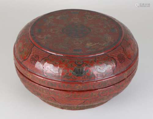 19th Century Chinese lacquer box with flower decor and
