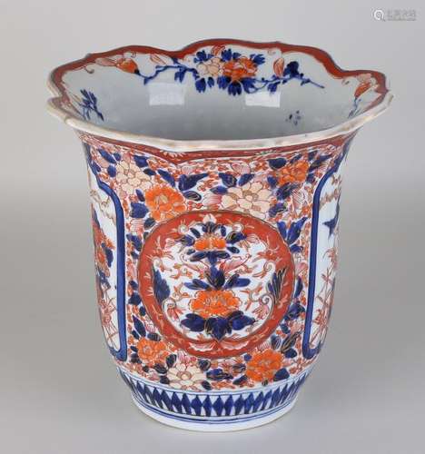 Beautiful 19th century Imari porcelain flower vase with