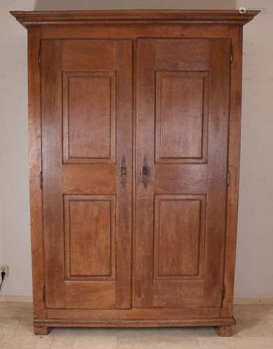 Large 19th century oak 2 door wardrobe with panels and