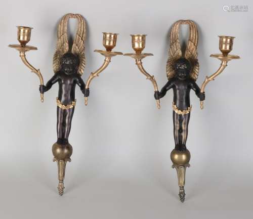 Two bronze Empire-style wall sconces with putti. Size:
